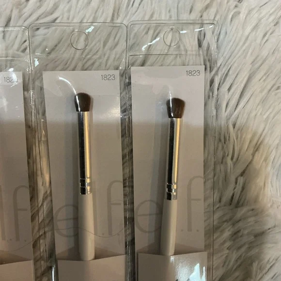 e.l.f. Makeup Brushes Bundle – 2 Smudge + 2 Eye Crease (NWT) - Picture 3 of 7